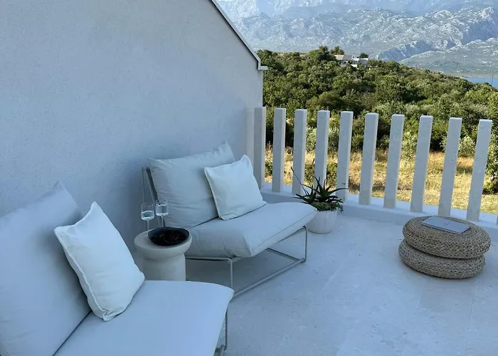 Casavella Semesterbostad *